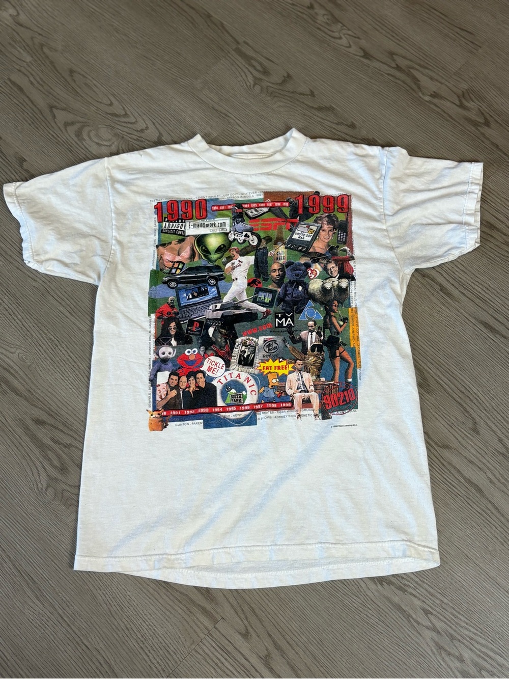 VTG 1999 Heat Licensing 90s Tultex White t shirt